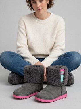 UGG Kids Classic Boots Toddler Girl Size 11 Gray Sheepskin Winter Boots